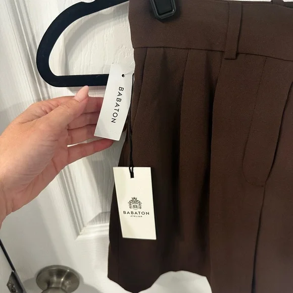 Aritzia Babaton High Waist Brown Shorts Relaxed Fit *NWT* - Picture 3 of 5